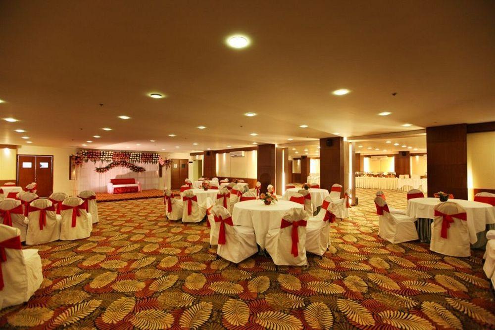 Crossroads Otel Gurgaon Dış mekan fotoğraf