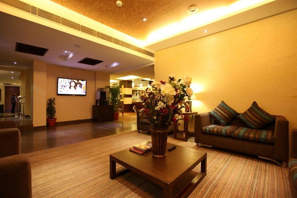 Crossroads Otel Gurgaon Dış mekan fotoğraf