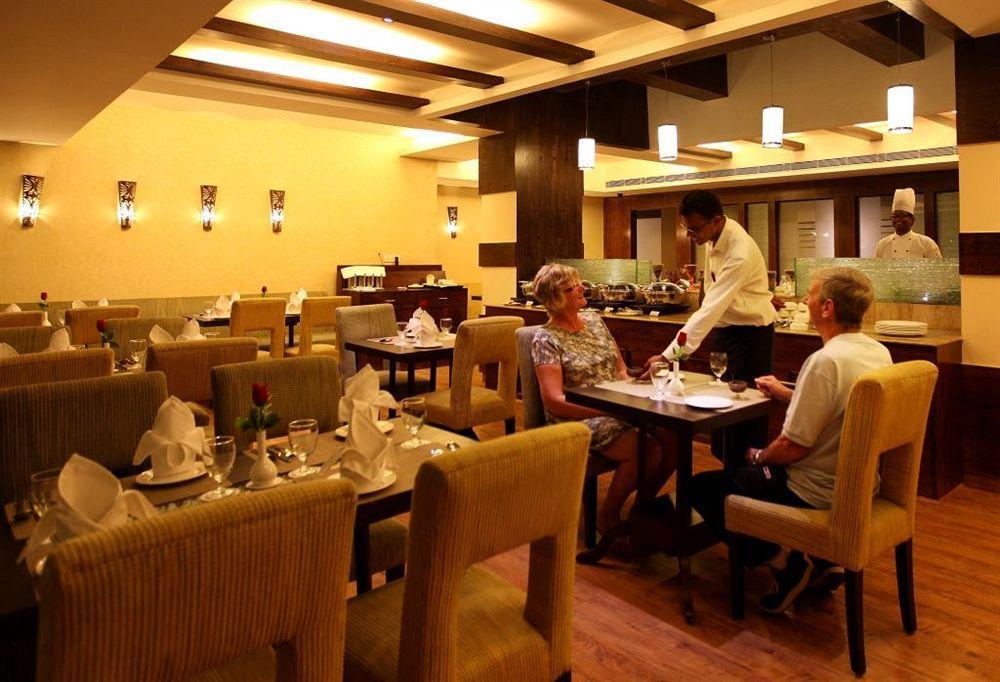 Crossroads Otel Gurgaon Dış mekan fotoğraf