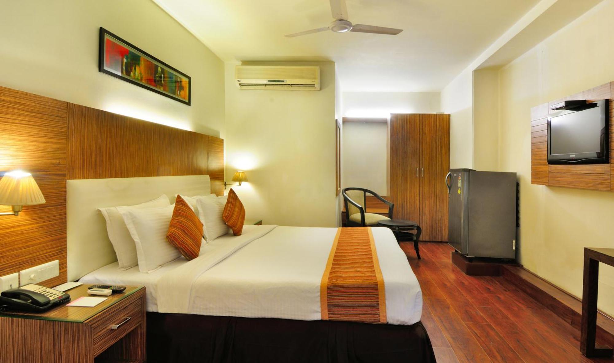 Crossroads Otel Gurgaon Dış mekan fotoğraf