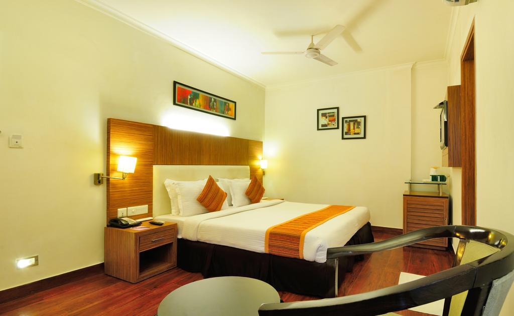 Crossroads Otel Gurgaon Dış mekan fotoğraf