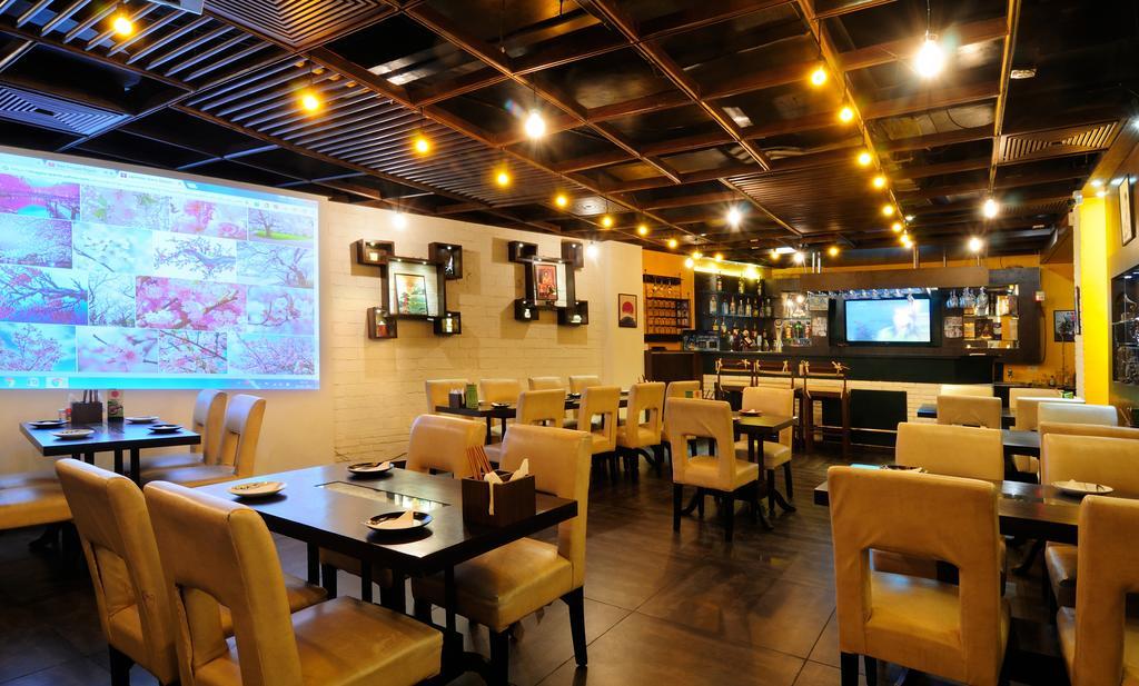 Crossroads Otel Gurgaon Dış mekan fotoğraf