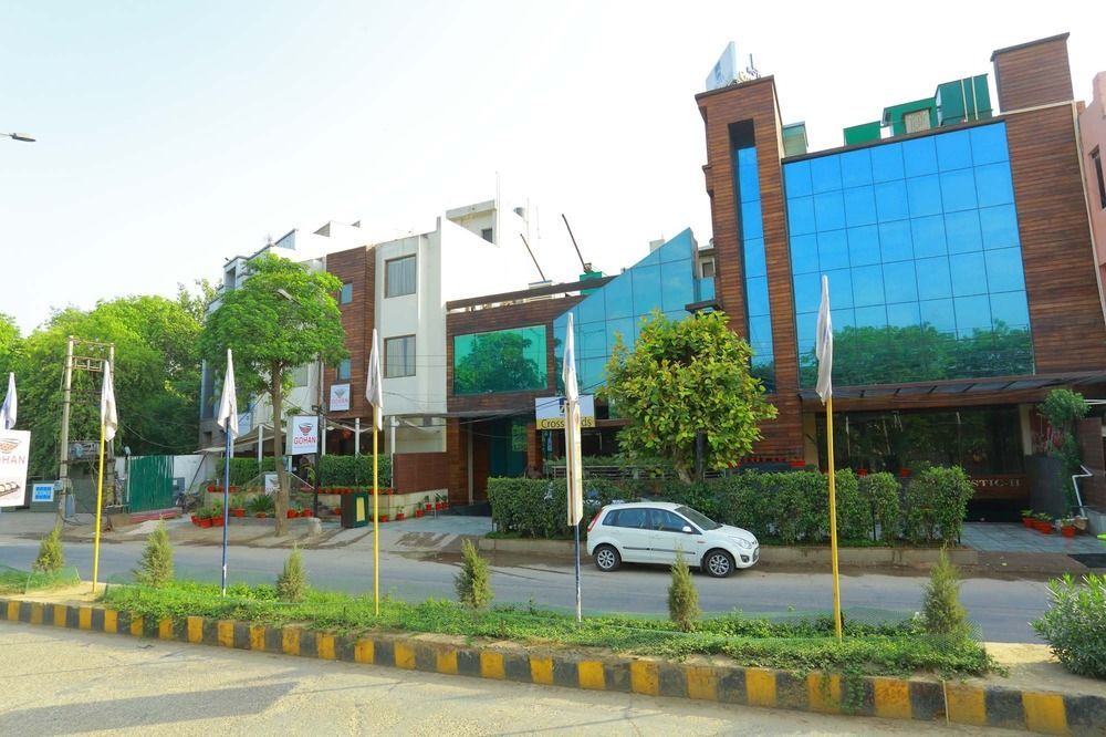 Crossroads Otel Gurgaon Dış mekan fotoğraf