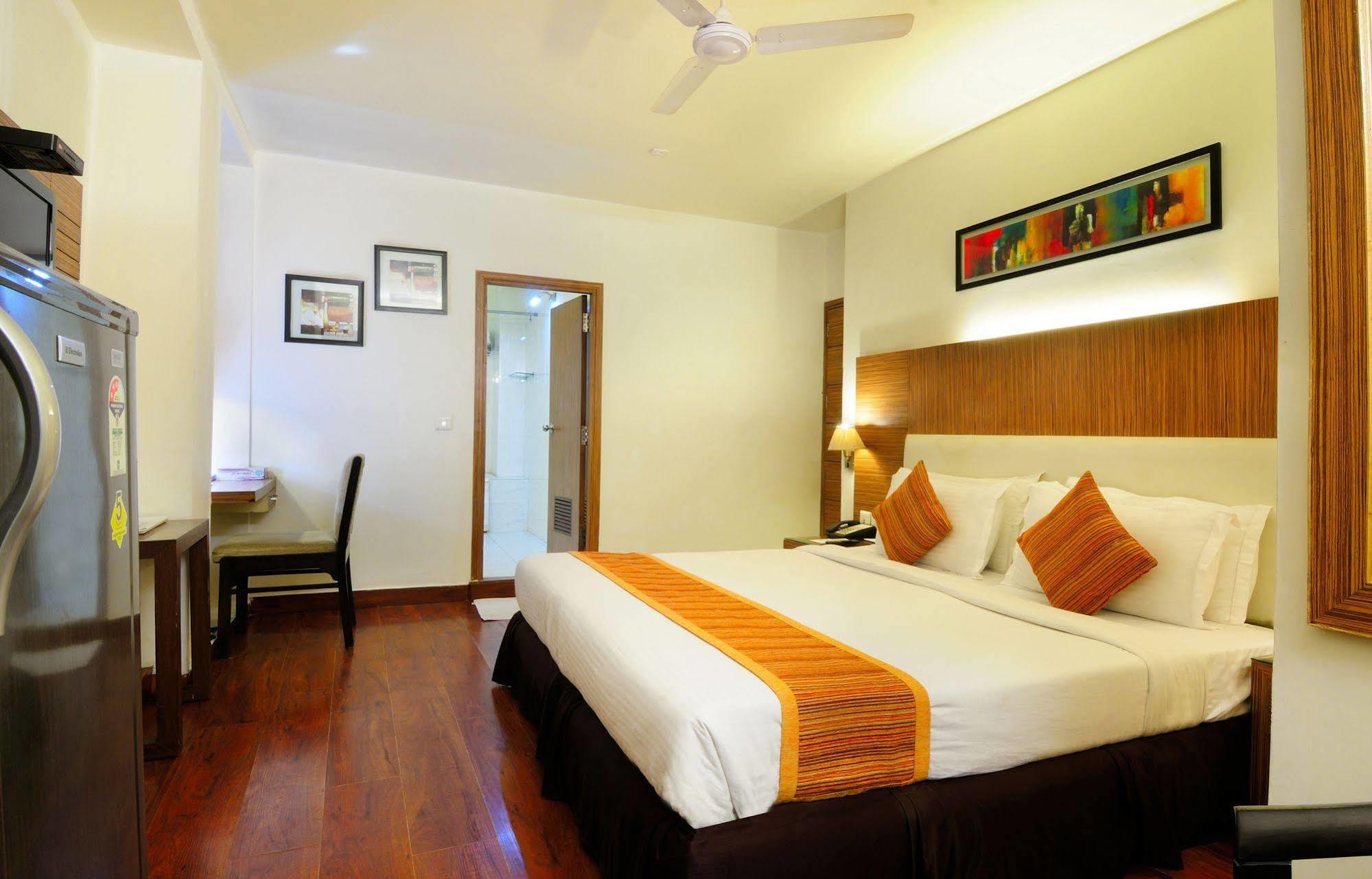 Crossroads Otel Gurgaon Dış mekan fotoğraf