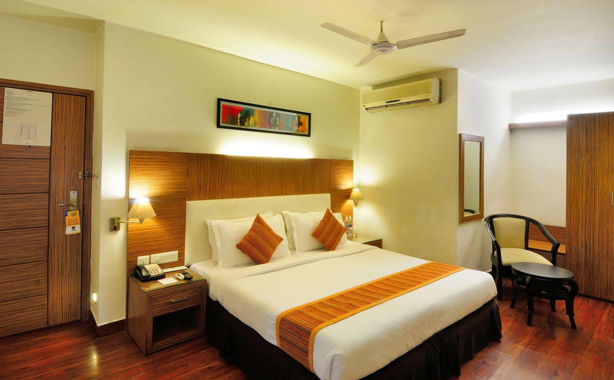 Crossroads Otel Gurgaon Dış mekan fotoğraf