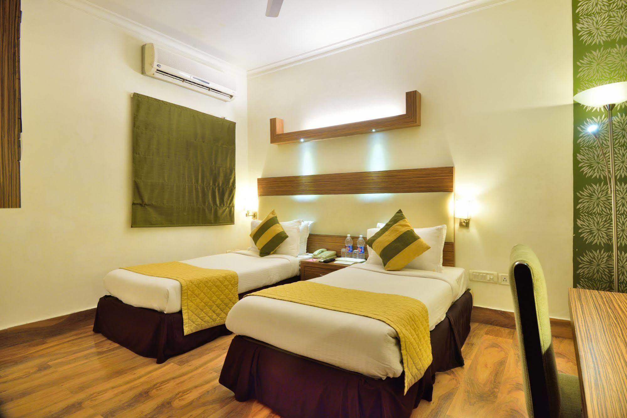 Crossroads Otel Gurgaon Dış mekan fotoğraf