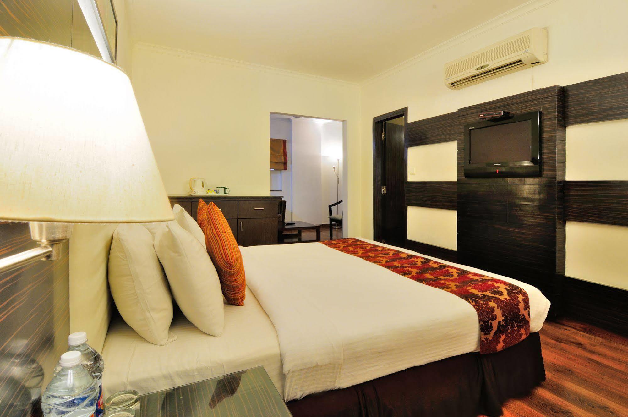 Crossroads Otel Gurgaon Dış mekan fotoğraf