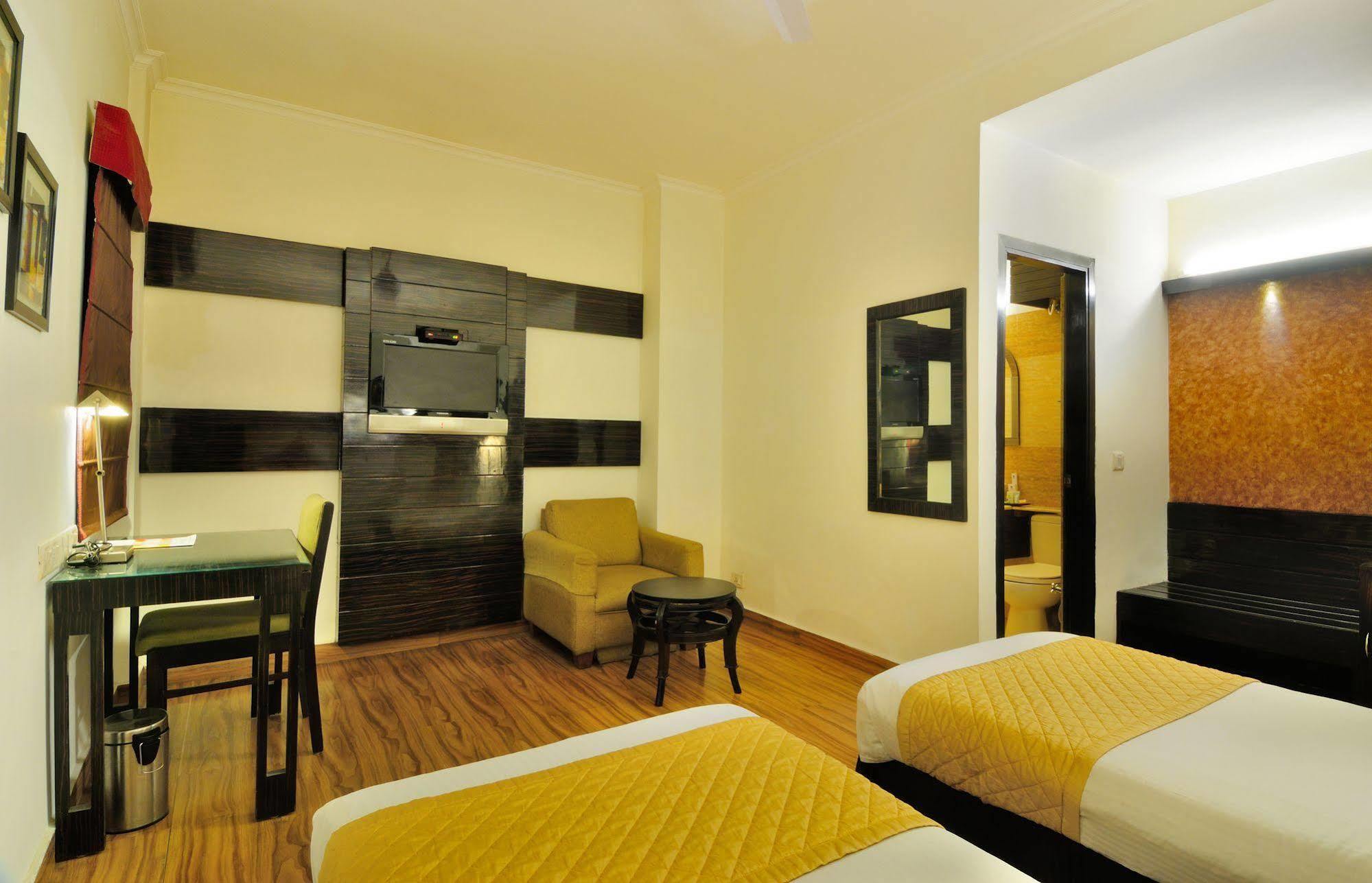 Crossroads Otel Gurgaon Dış mekan fotoğraf