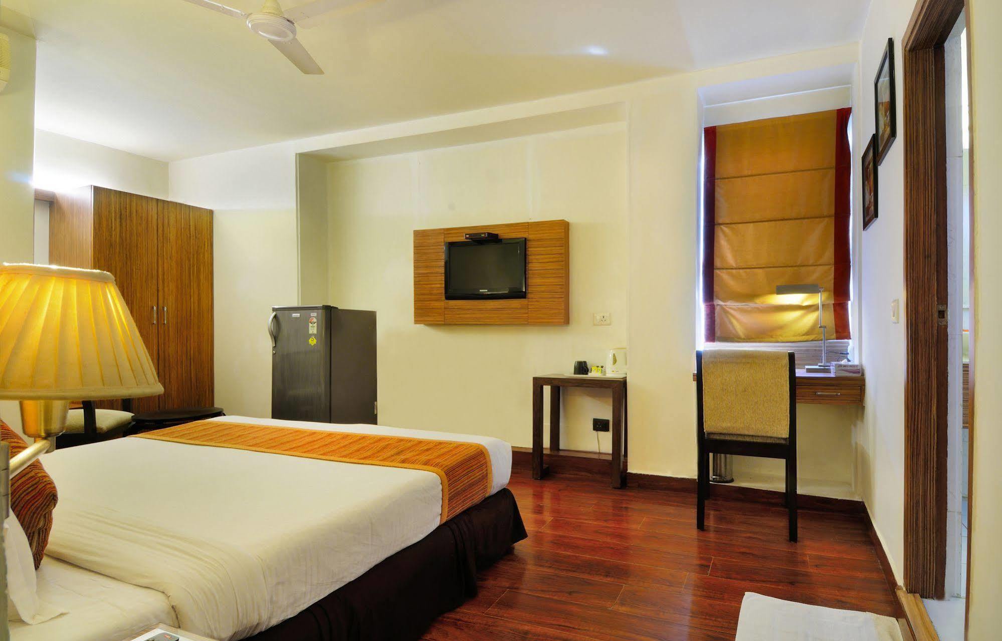Crossroads Otel Gurgaon Dış mekan fotoğraf
