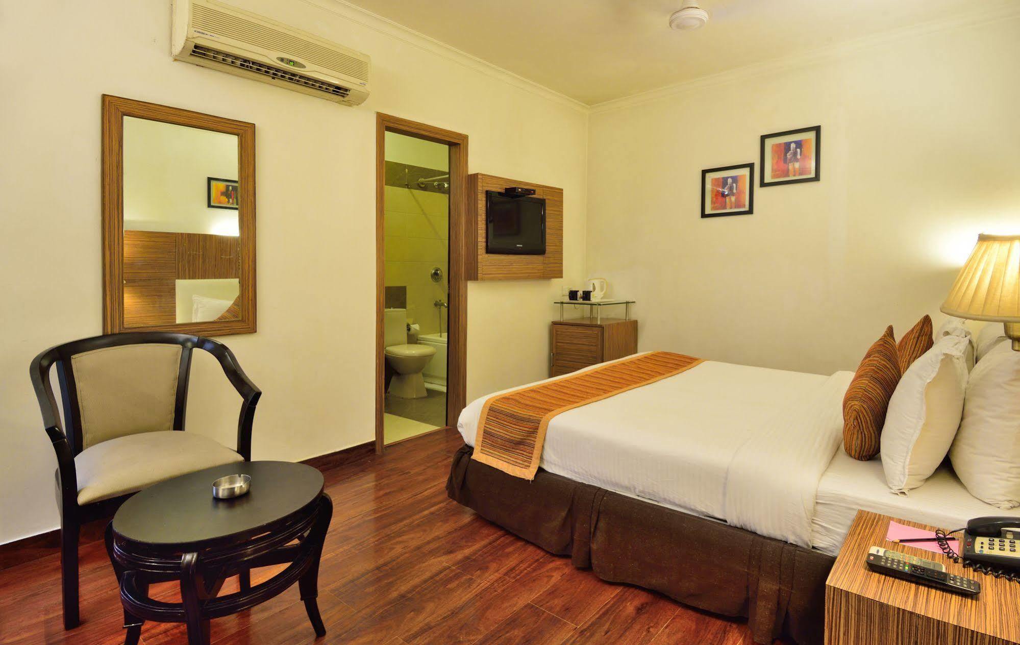 Crossroads Otel Gurgaon Dış mekan fotoğraf
